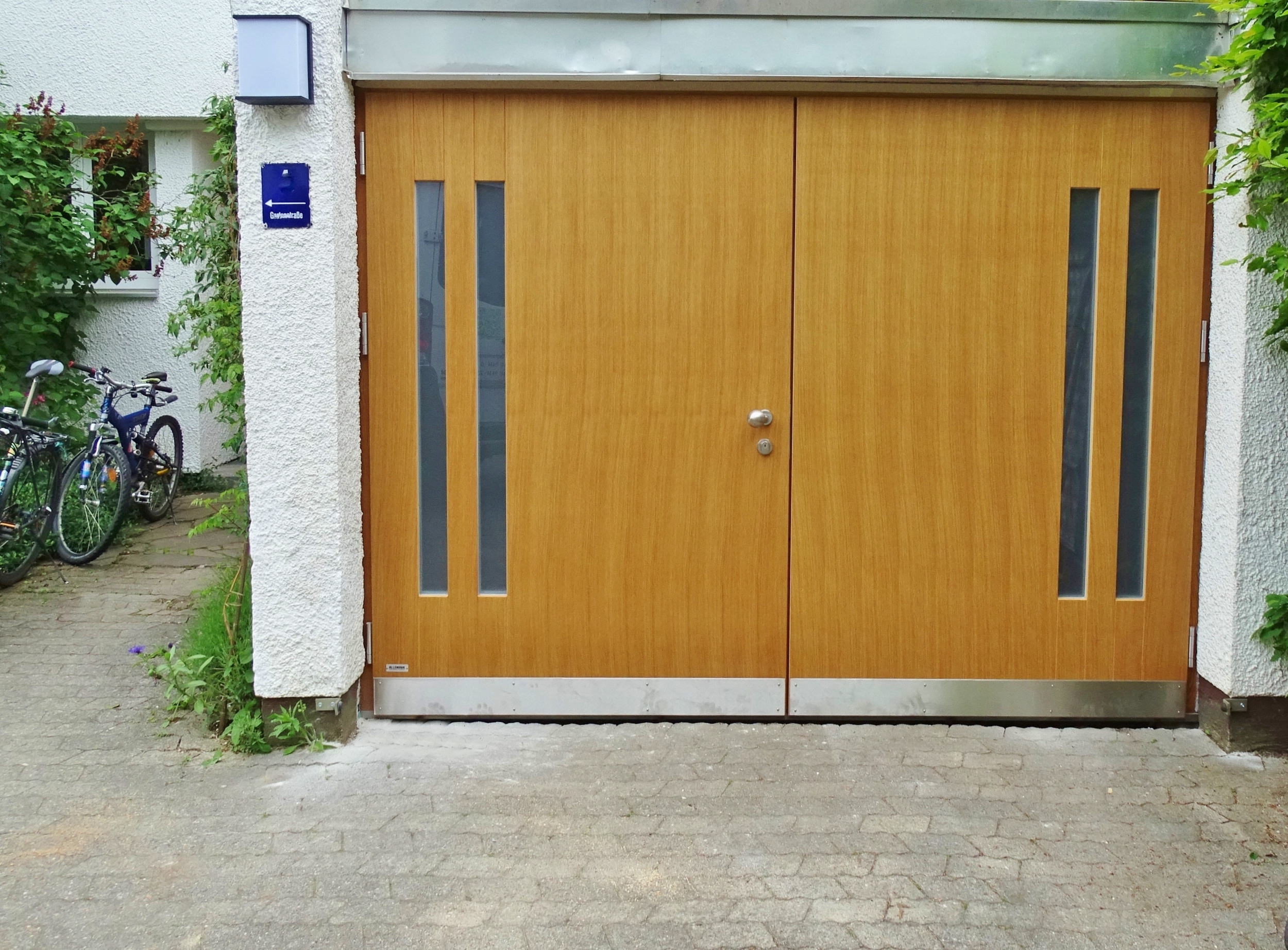 Garagentore - Flügeltore - ALLEMANN® GmbH Holz- u. Metallprodukte